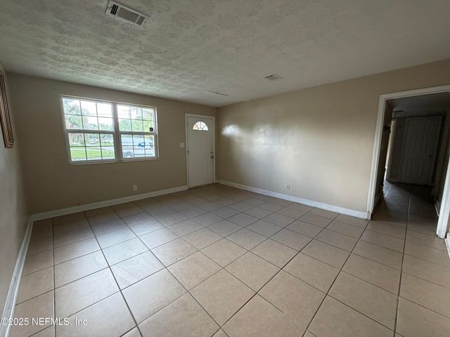 2423 GREEN OAK Drive, Jacksonville, FL 32211