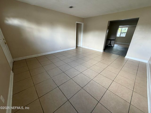 2423 GREEN OAK Drive, Jacksonville, FL 32211