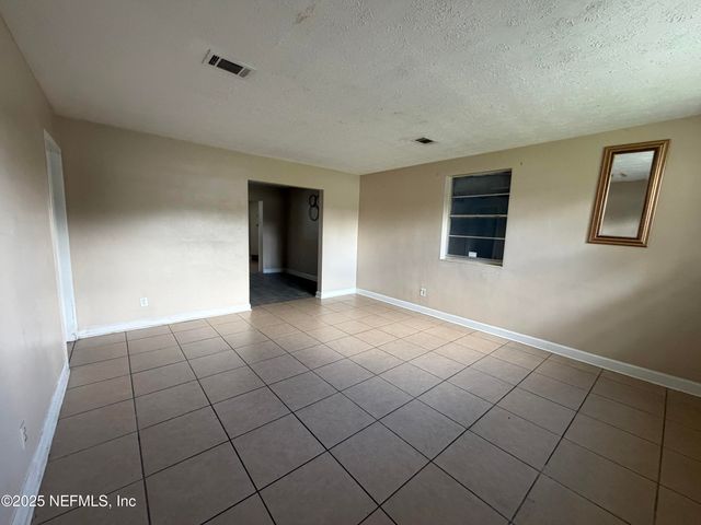 2423 GREEN OAK Drive, Jacksonville, FL 32211