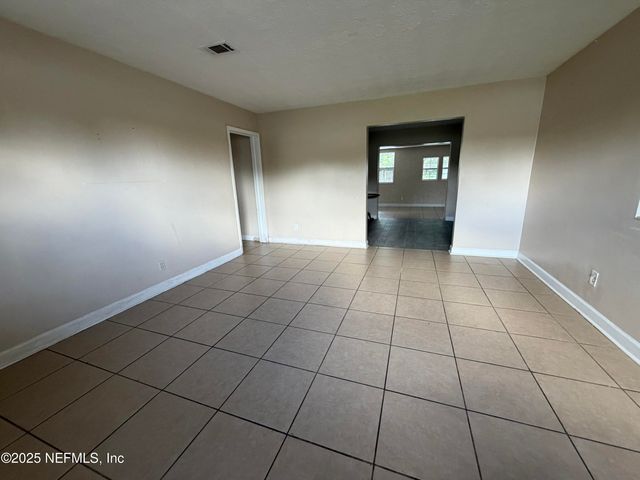 2423 GREEN OAK Drive, Jacksonville, FL 32211