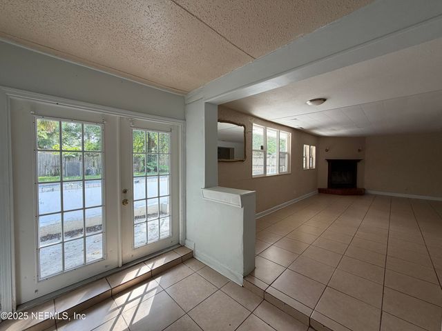2423 GREEN OAK Drive, Jacksonville, FL 32211