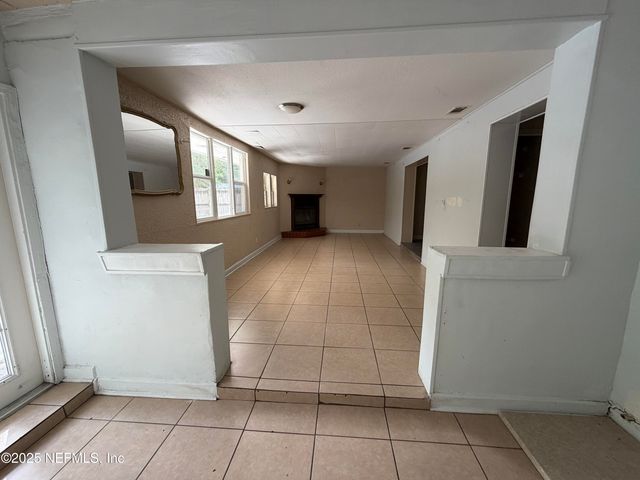 2423 GREEN OAK Drive, Jacksonville, FL 32211