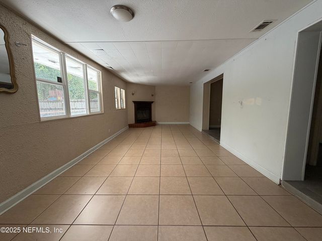 2423 GREEN OAK Drive, Jacksonville, FL 32211