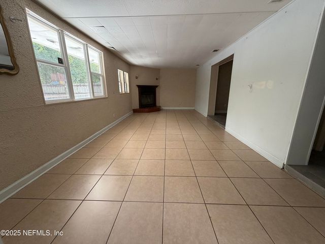 2423 GREEN OAK Drive, Jacksonville, FL 32211