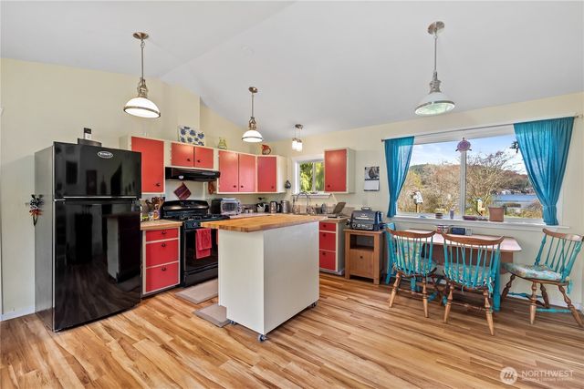 401 Summit Lake Shore Road NW, Olympia, WA 98502