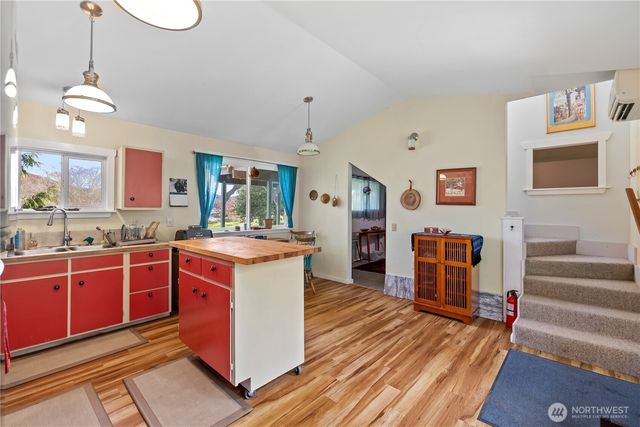 401 Summit Lake Shore Road NW, Olympia, WA 98502