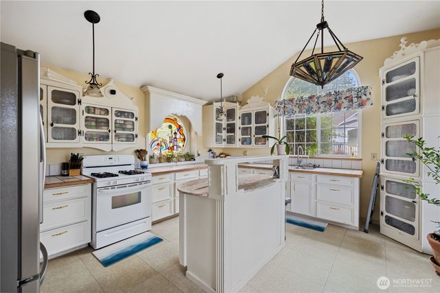 401 Summit Lake Shore Road NW, Olympia, WA 98502