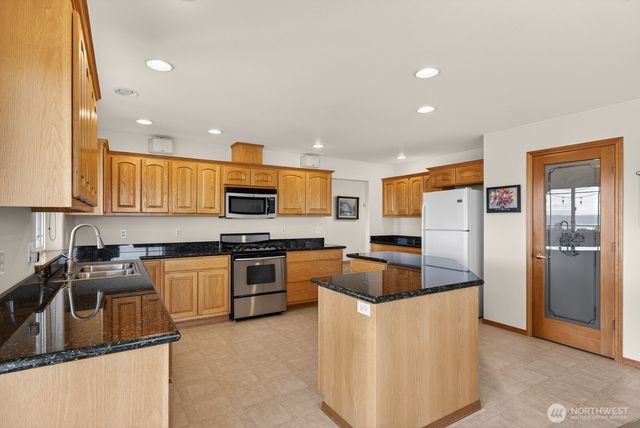 510 Sunnycrest, Camano Island, WA 98282