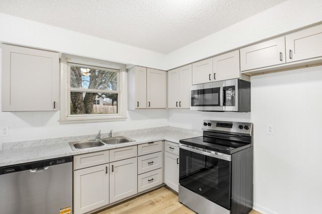 703 Hayes St, Springfield, TN 37172