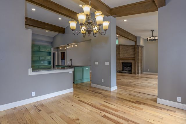 2291 E Mirabeau Street, Springfield, MO 65804