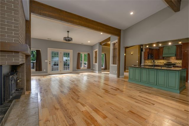 2291 E Mirabeau Street, Springfield, MO 65804