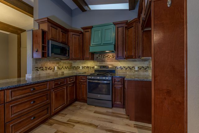 2291 E Mirabeau Street, Springfield, MO 65804