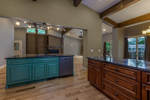 2291 E Mirabeau Street, Springfield, MO 65804