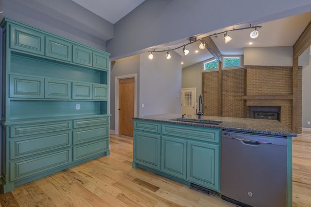 2291 E Mirabeau Street, Springfield, MO 65804