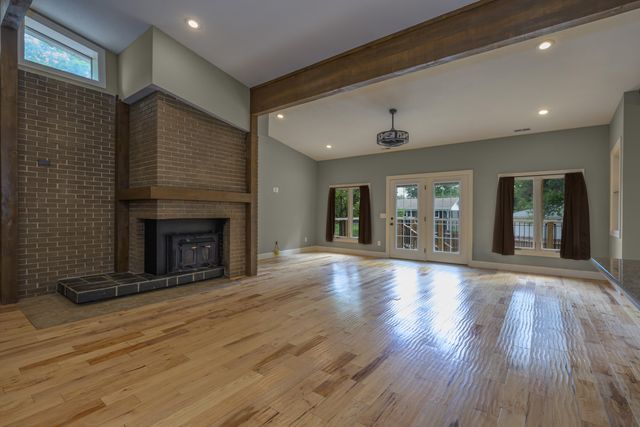 2291 E Mirabeau Street, Springfield, MO 65804