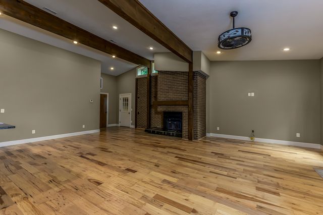 2291 E Mirabeau Street, Springfield, MO 65804