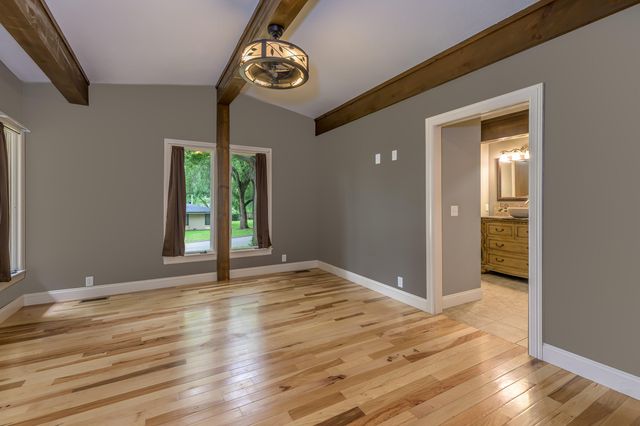 2291 E Mirabeau Street, Springfield, MO 65804