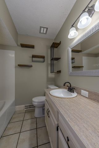 2291 E Mirabeau Street, Springfield, MO 65804
