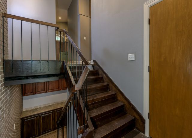 2291 E Mirabeau Street, Springfield, MO 65804
