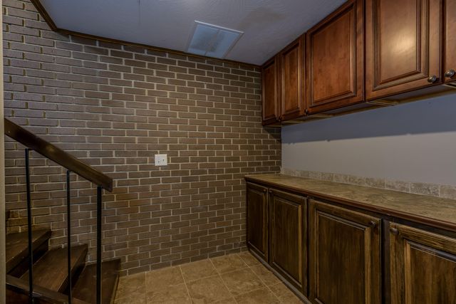 2291 E Mirabeau Street, Springfield, MO 65804