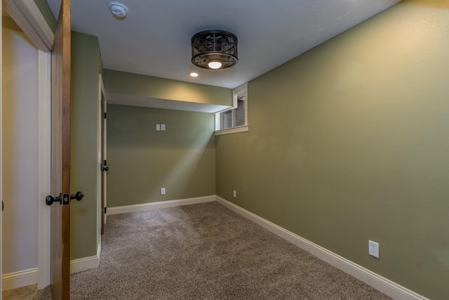 2291 E Mirabeau Street, Springfield, MO 65804