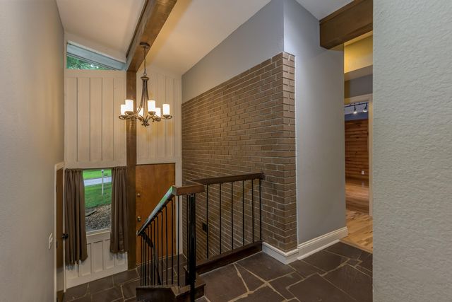 2291 E Mirabeau Street, Springfield, MO 65804