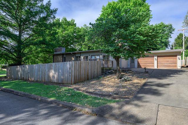 2291 E Mirabeau Street, Springfield, MO 65804