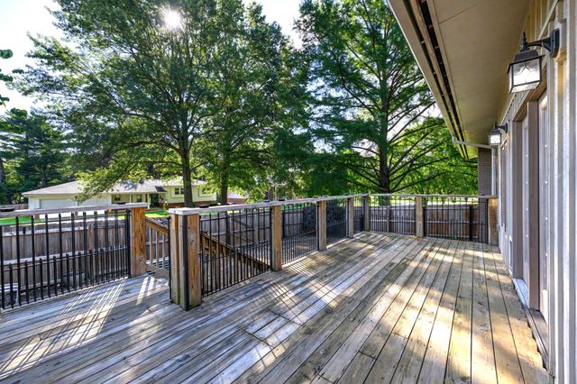 2291 E Mirabeau Street, Springfield, MO 65804