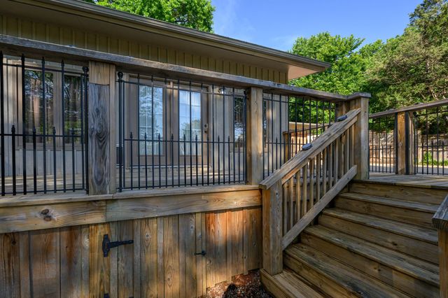 2291 E Mirabeau Street, Springfield, MO 65804