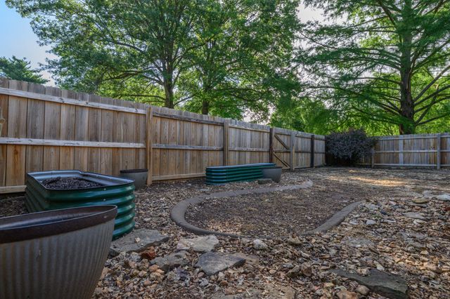 2291 E Mirabeau Street, Springfield, MO 65804