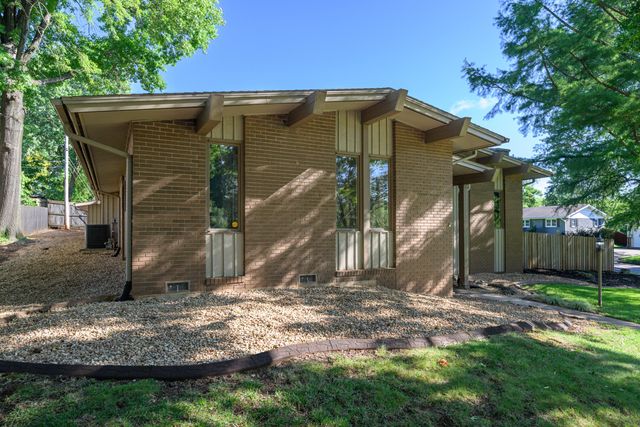 2291 E Mirabeau Street, Springfield, MO 65804