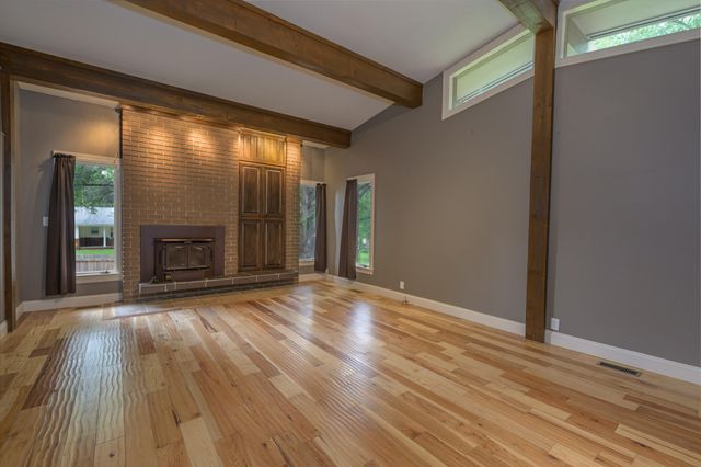 2291 E Mirabeau Street, Springfield, MO 65804