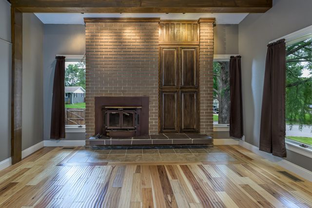 2291 E Mirabeau Street, Springfield, MO 65804