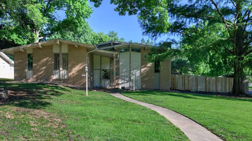 2291 E Mirabeau Street, Springfield, MO 65804