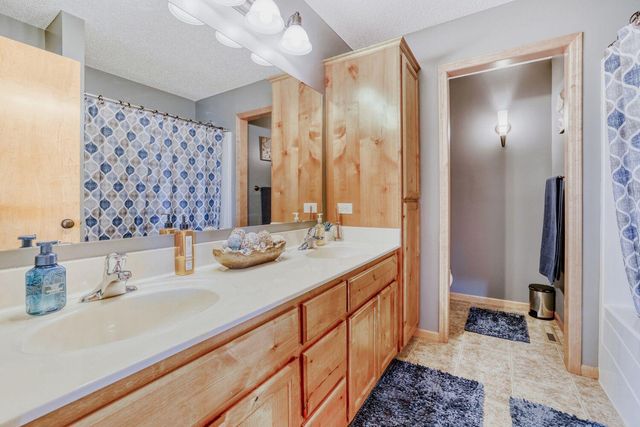 19240 Claremont Drive, Farmington, MN 55024