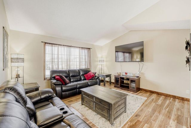 19240 Claremont Drive, Farmington, MN 55024