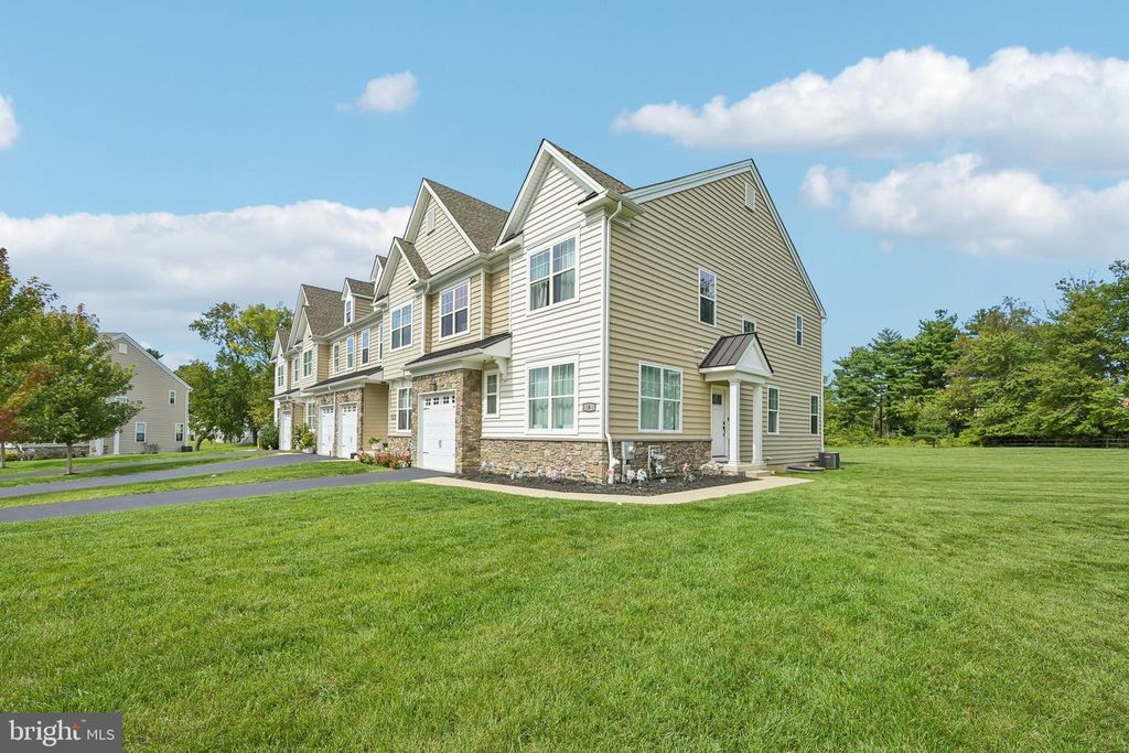 8 ELLA CIR, Huntingdon Valley, PA 19006 — photo 2