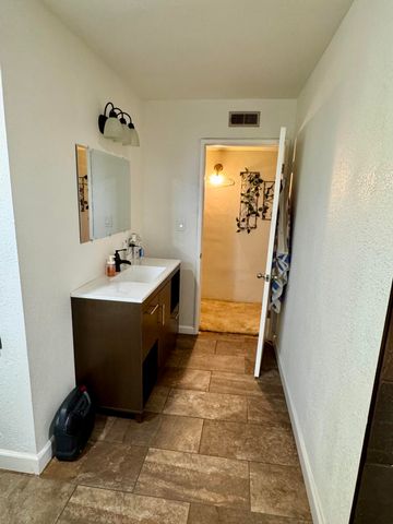 161 Linda Vista Drive, Lindsay, CA 93247