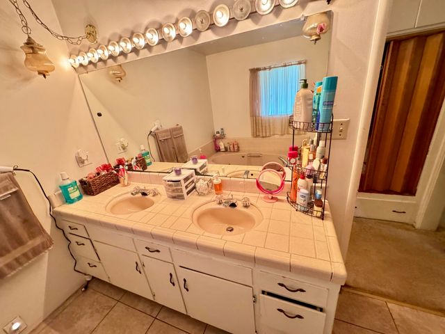 161 Linda Vista Drive, Lindsay, CA 93247