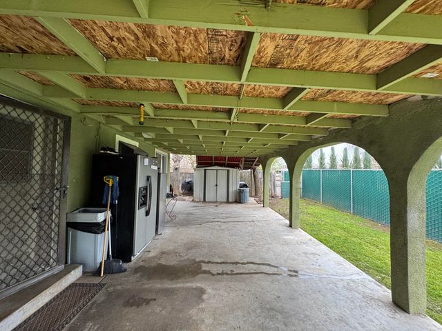 161 Linda Vista Drive, Lindsay, CA 93247