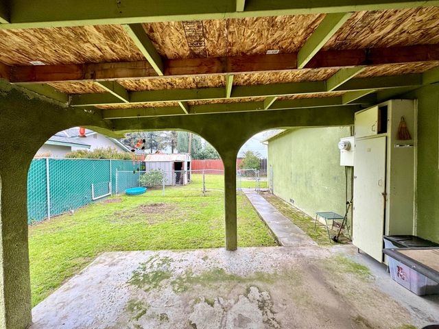 161 Linda Vista Drive, Lindsay, CA 93247