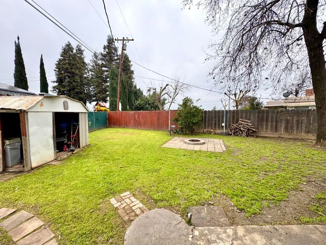 161 Linda Vista Drive, Lindsay, CA 93247