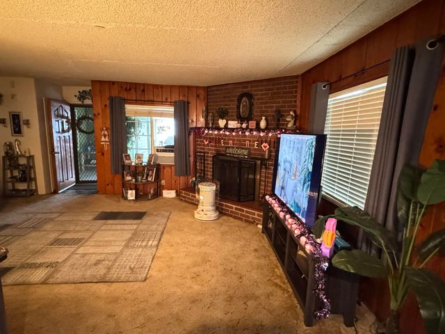 161 Linda Vista Drive, Lindsay, CA 93247