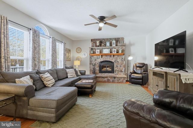 11518 REST DR, La Plata, MD 20646