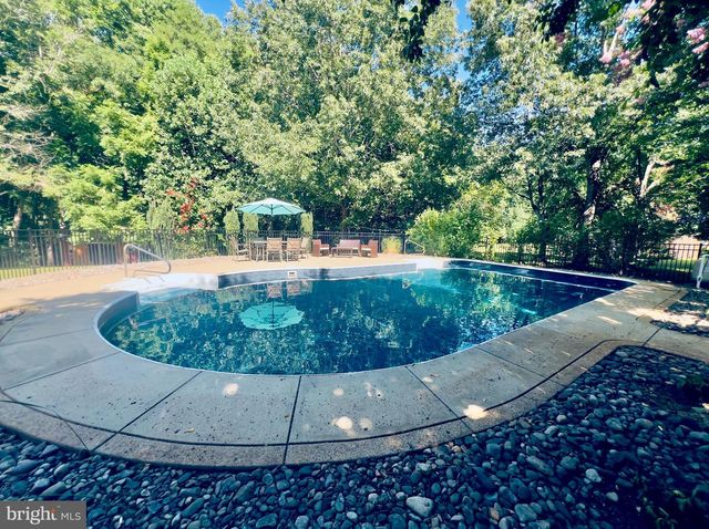 11518 REST DR, La Plata, MD 20646