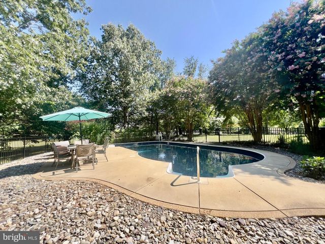 11518 REST DR, La Plata, MD 20646