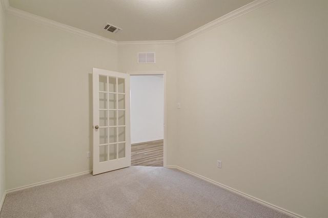 320 Thornless CIR, Buda, TX 78610
