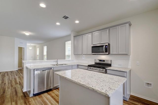 320 Thornless CIR, Buda, TX 78610