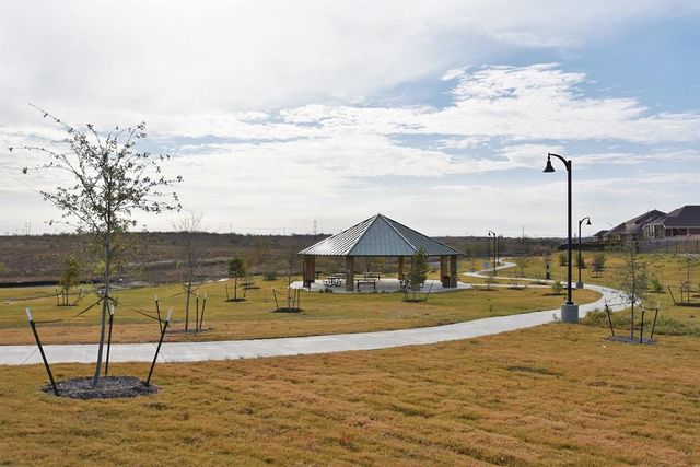 320 Thornless CIR, Buda, TX 78610
