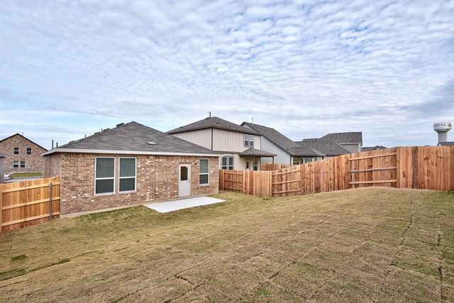 320 Thornless CIR, Buda, TX 78610